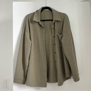 OAK + FORT GREEN BUTTON UP